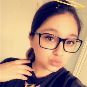 Meet your Posher, Chloe